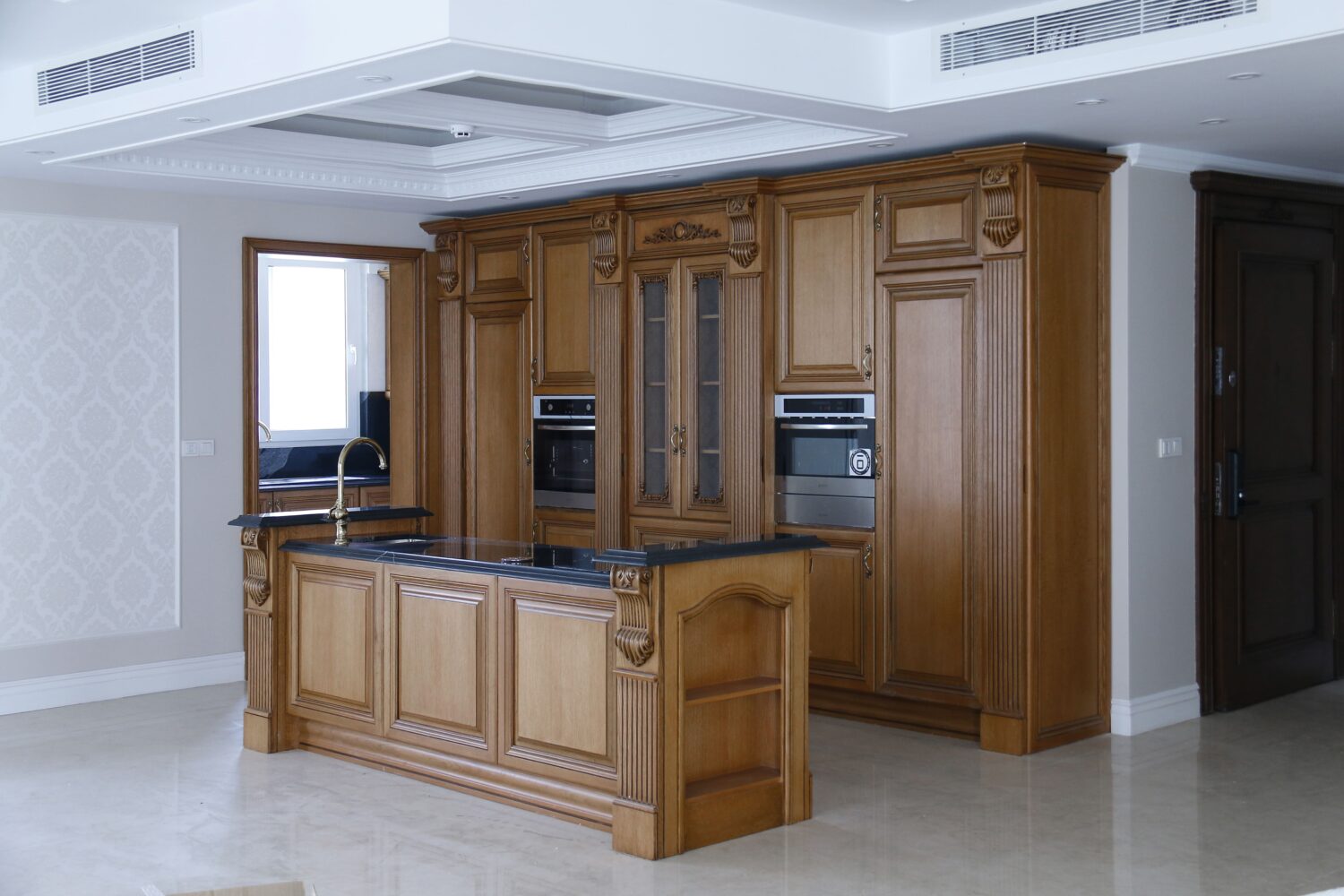کابینت ساخته شده از چوب