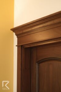 درب چوبی قوس دار چوبی