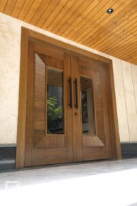 درب لابی چوبی شیشه ای