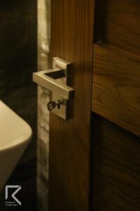 دستگیره درب سرویس بهداشتی کلاسیک