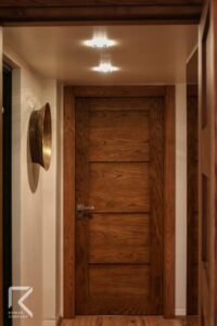 درب کلاسیک چوبی چهار قاب گردویی رنگ