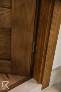 چهارچوب چوبی گردویی رنگ