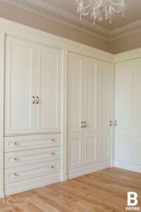 اتاق کمد سفید لوکس و جادار سبک کلاسیک