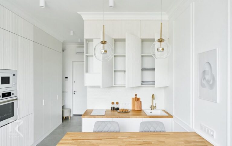 قفسه‌های باز در مقابل کابینت‌های بسته: مزایا و معایب قفسه کابینت باز