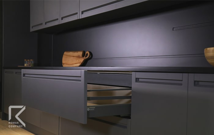 بهترین رنگ‌ها برای کاشی بین کابینتی