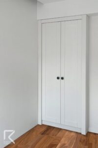 کمد دیواری اتاق خواب کوچک سفید