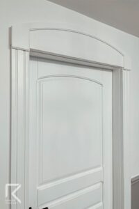 روکوب چوبی هلالی درب سفید نئوکلاسیک