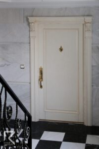 درب ورودی آپرتمان چوبی پتینه