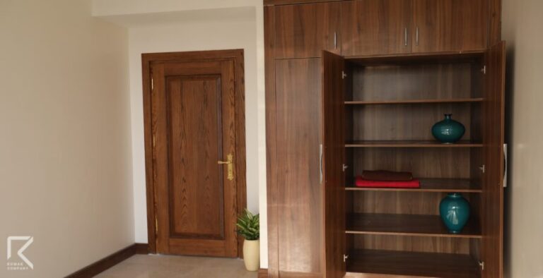 ترکیب کمد دیواری و کتابخانه؛ تلفیق کاربرد و زیبایی در یک طراحی