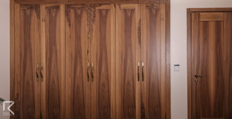 کمد دیواری چوبی و روکش چوب چیست؟ مقایسه + مزایا و معایب