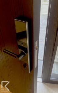 bern-lobby-door-02