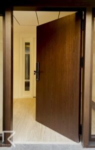 bern-lobby-door-04