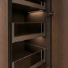 کابینت آشپزخانه مدرن مشکی و چوب اوک لند، تصویر بیستم