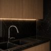 کابینت آشپزخانه مدرن مشکی و چوب اوک لند، تصویر هشتم